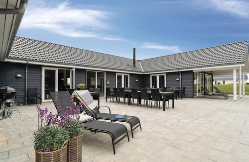 Spøttrup House | Lovely home in Spøttrup with sauna