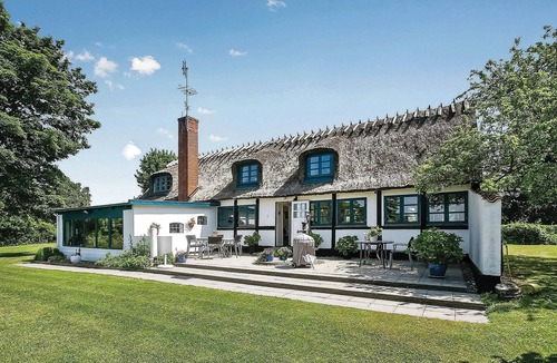 Stege House | Lovely home in Stege with house sea view