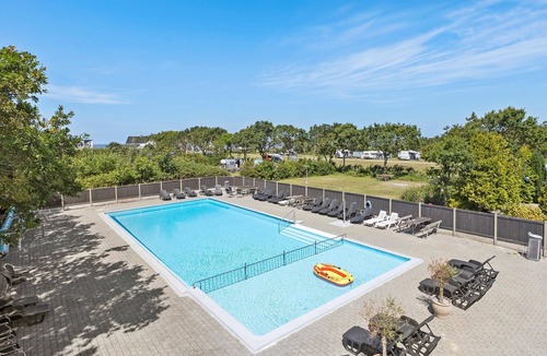 Skaven Strand House | Lovely home in Tarm with house sea view