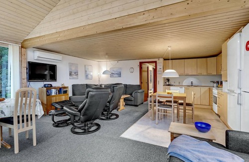 Skaven Strand House | Lovely home in Tarm with WiFi