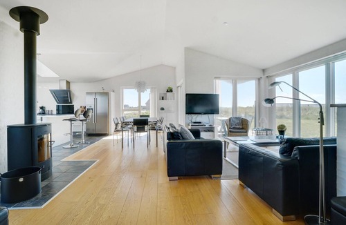 Vorupør House | Lovely home in Thisted with kitchen