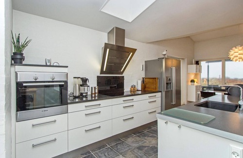 Vorupør House | Lovely home in Thisted with kitchen