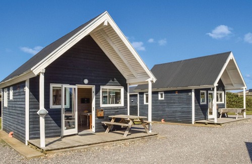 Thyboron House | Lovely home in Thyborøn with WiFi