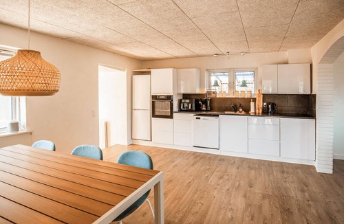 Thyboron House | Lovely home in Thyborøn with WiFi