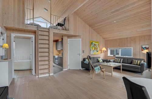 Nørre Fjand House | Lovely home in Ulfborg with WiFi