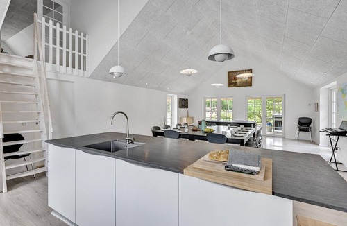 Øhuse House | Lovely home in Ulfborg with sauna