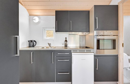 Fjand Garde House | Lovely home in Ulfborg with kitchen