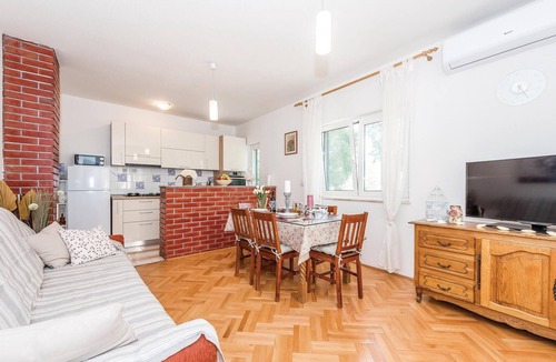 Unesic House | Lovely home in Unesic
