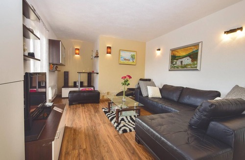 Gornje Danilo House | Lovely home in Unesic with sauna
