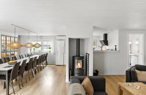 Bøtø By House | Lovely home in Væggerløse with sauna