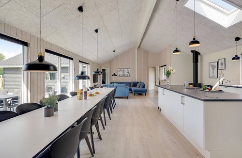 Bøtø By House | Lovely home in Væggerløse with sauna