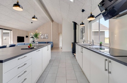 Bøtø By House | Lovely home in Væggerløse with sauna
