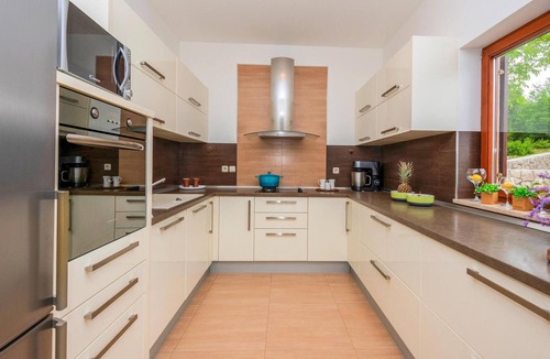 Imotski House | Lovely home in Vinjani Gornji
