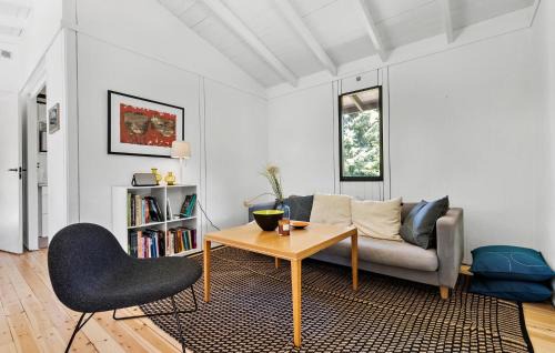 Holloselund House | Lovely Home In Vejby With Wifi