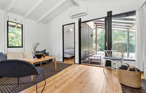 Holloselund House | Lovely Home In Vejby With Wifi