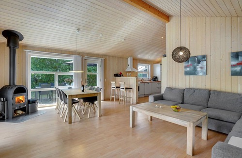 Hoensinge House | Lovely home in Vig with kitchen