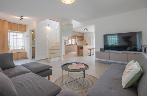 Vrgorac House | Lovely home in Vrgorac with WiFi