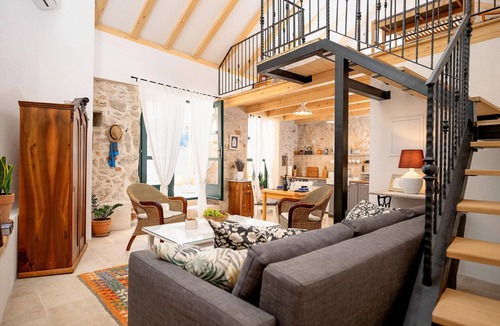 Vrisnik House | Lovely home in Vrisnik with WiFi