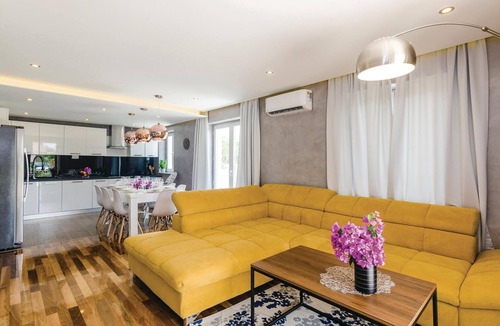 Dubrovnik House | Lovely home in Zaton Veliki with sauna