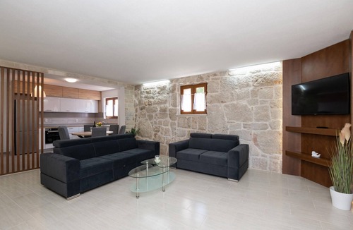 Zmijavci House | Lovely home in Zmijavci