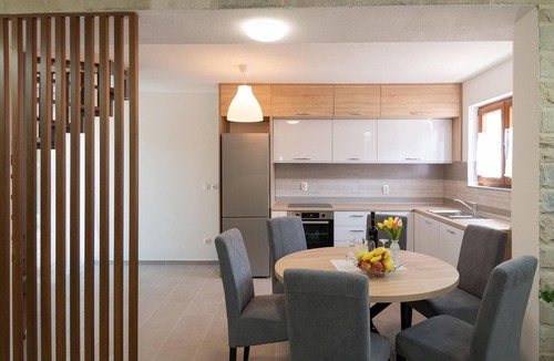 Zmijavci House | Lovely home in Zmijavci