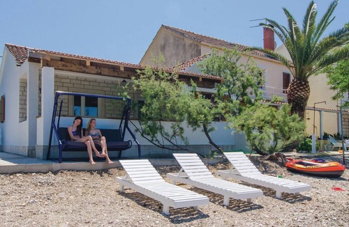 Zuljana House | Lovely home in Zuljana with WiFi