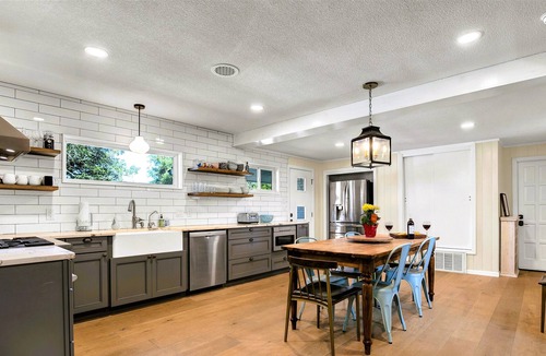 Albert House | Lovely Home - Next to Famous Albert Dance Hall!
