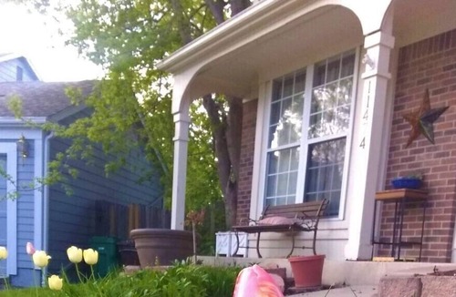 Walnut Grove House | Lovely Homebase for You & Pets ~3 Levels of Sleeping Quarters! Smoking outdoors