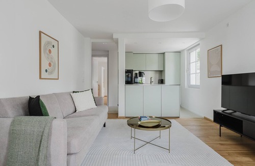 Horgen District Apartment | Lovely Horgen 3BR, 2 min to Train Station, by Blueground