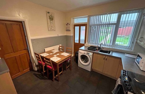 Talke House | Lovely house & driveway parking