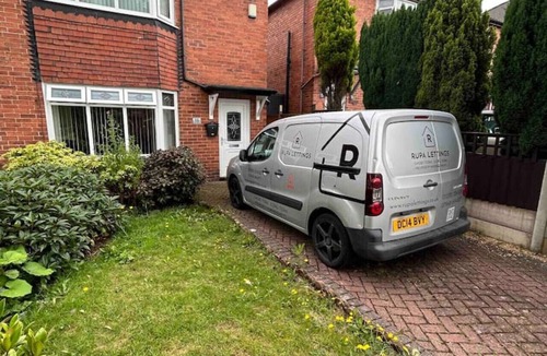 Talke House | Lovely house & driveway parking