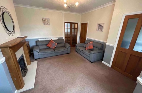 Talke House | Lovely house & driveway parking