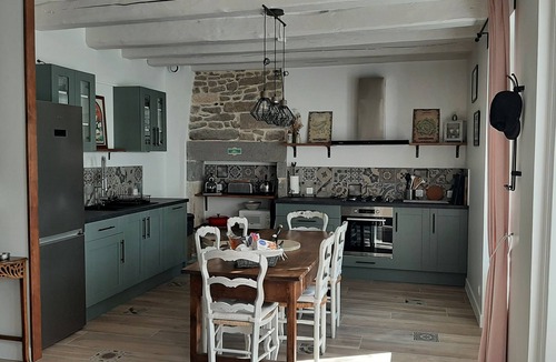 Saint-Helen House | Lovely house, sleeps 6, shared heated pool