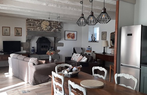 Saint-Helen House | Lovely house, sleeps 6, shared heated pool