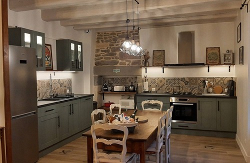 Saint-Helen House | Lovely house, sleeps 6, shared heated pool