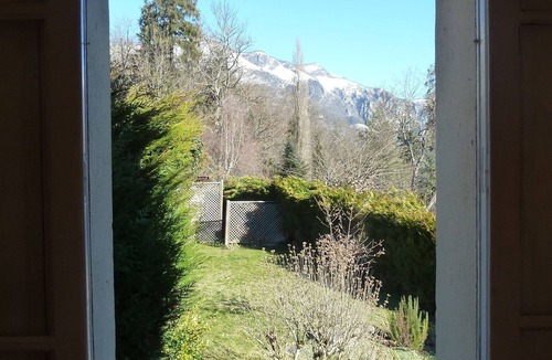 Argeles Gazost House | Lovely house with beautiful garden, close to town center. No Linky + filter.
