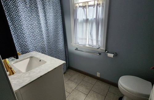Clarendon House | Lovely King Ensuite bungalow
