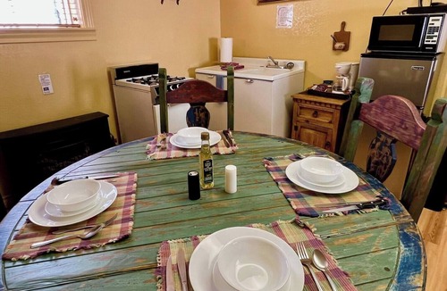 San Lorenzo Apartment | Lovely Kitchen Suite at Lake Roberts