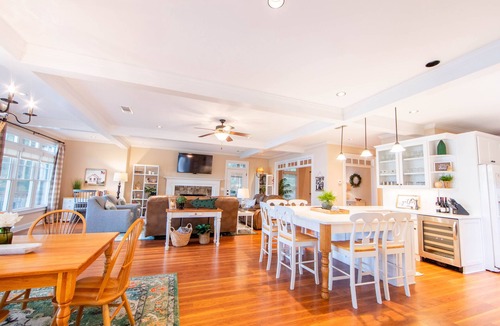 Eatonton House | Lovely Lake Escape on Lake Oconee with game room, hot tub and fire pit