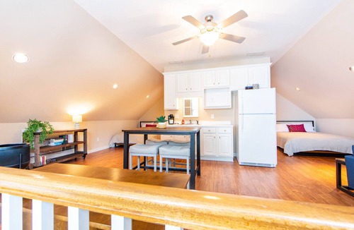 Eatonton House | Lovely Lake Escape on Lake Oconee with game room, hot tub and fire pit