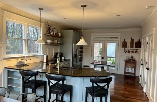 Waleska House | Lovely Lake Escape