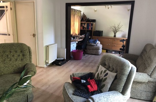 Swanley House | Lovely large house in town