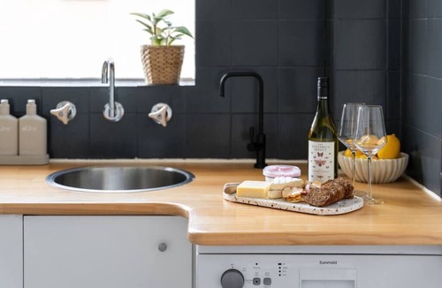 Leichhardt Apartment | Lovely Leichhardt Local Living With Parking