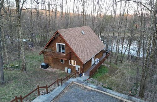 Liberty Ski Chalet | Lovely Liberty Chalet On the Waterfront