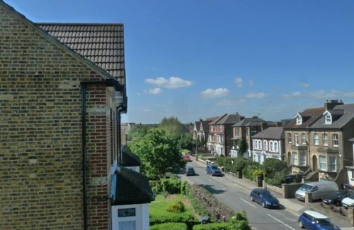 Herne Bay Apartment | Lovely Light, Spacious Flat With Sea View