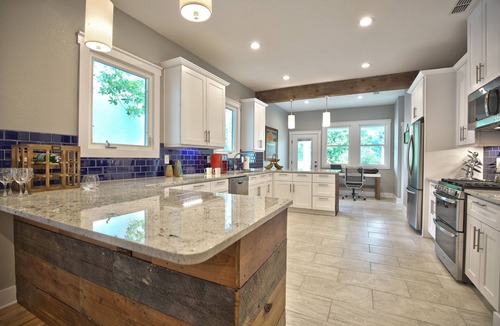 North Hi Mount House | Lovely Like New Home in Cultural District offering EV Charger close to Dickies!