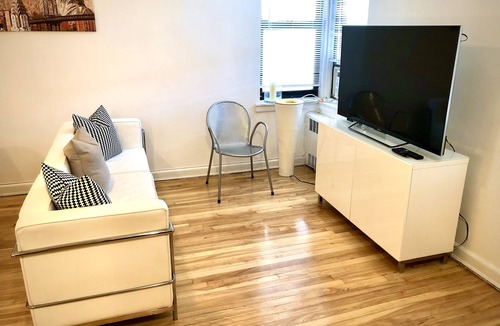 Queens House | Lovely loft in Queens!