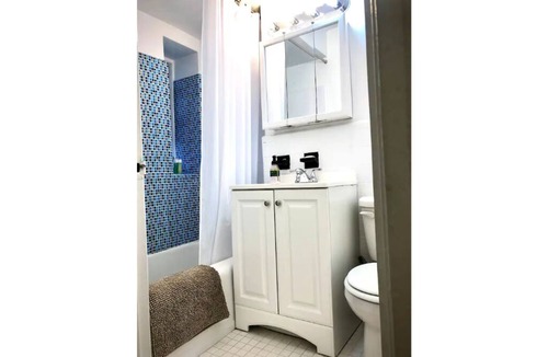 Queens House | Lovely loft in Queens!