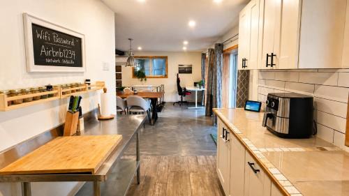 Laval-des-Rapides Apartment | Lovely loft on the water, with free parking