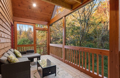 White Oak Lodge Cabin | Lovely log cabin with pool, fireplace, private hot tub, & pool table